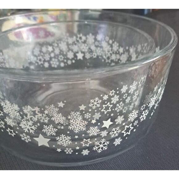 Anchor Hocking Set of 2 Snowflake Pattern Bowls 2-Cup & 4-Cup Capacity - Picture 2 of 11